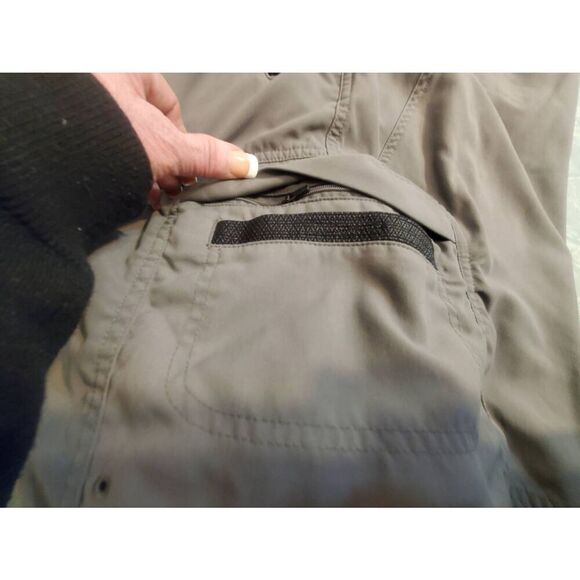 Mens LL Bean Tan Outdoor Cargo Hiking 9" Nylon Shorts Size 44 W - Picture 3 of 9